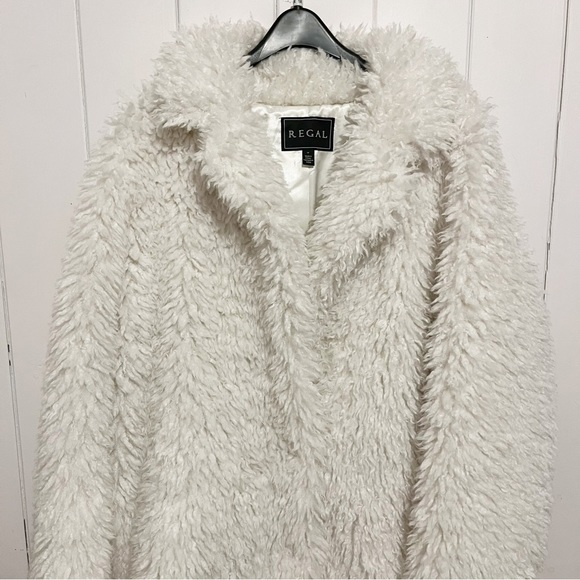 Regal Faux Fur Ivory Curly Faux Lamb Balmacaan Coat. Size 1X. - Picture 3 of 10